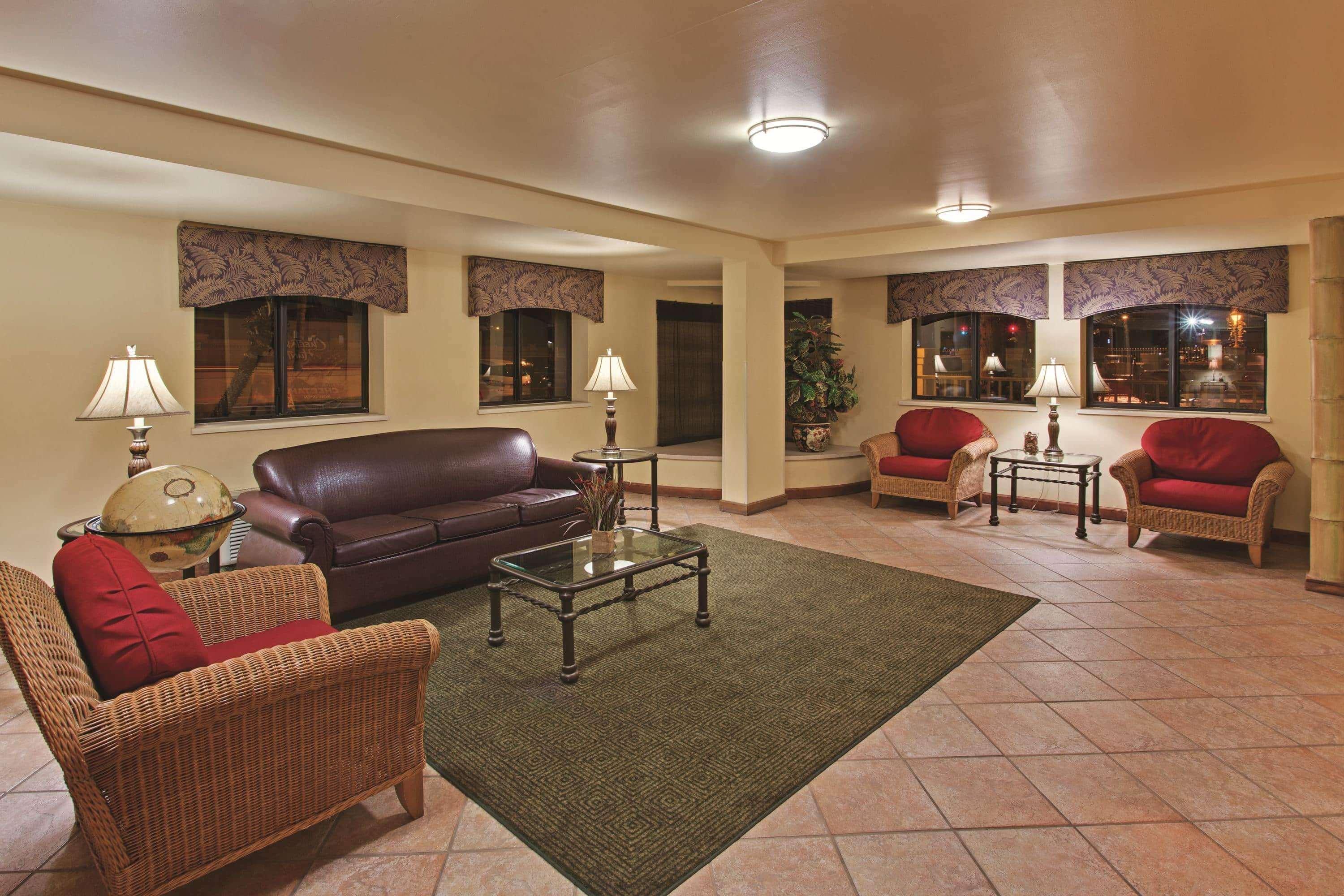 La Quinta Inn By Wyndham Tampa Near Busch Gardens Extérieur photo