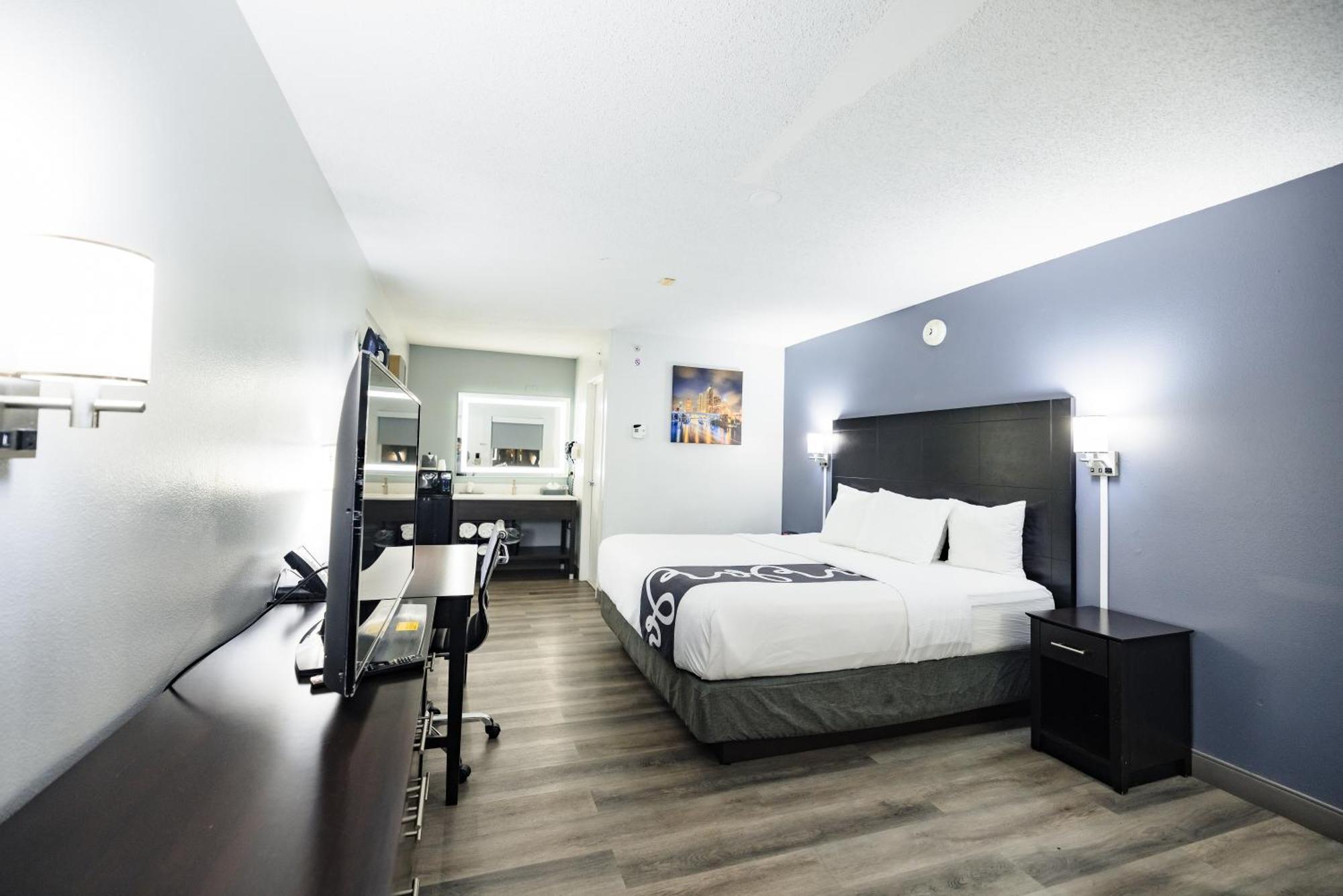La Quinta Inn By Wyndham Tampa Near Busch Gardens Extérieur photo